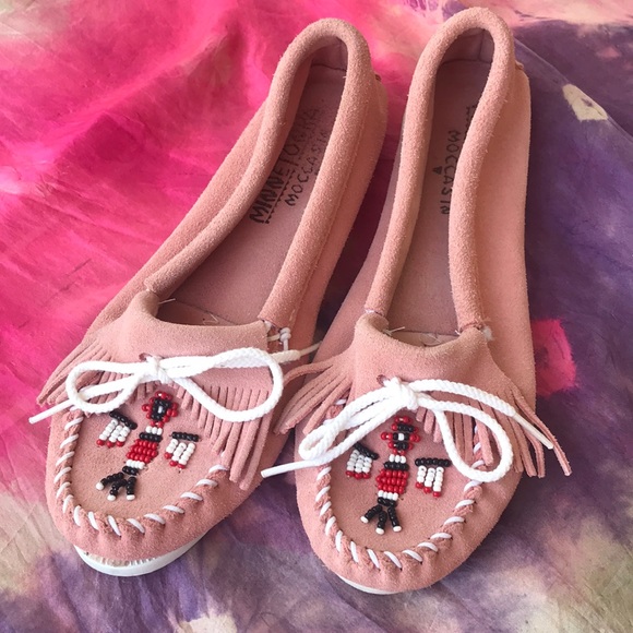 Minnetonka Shoes - Rare Minnetonka Pink beaded Thunderbird Moccasins